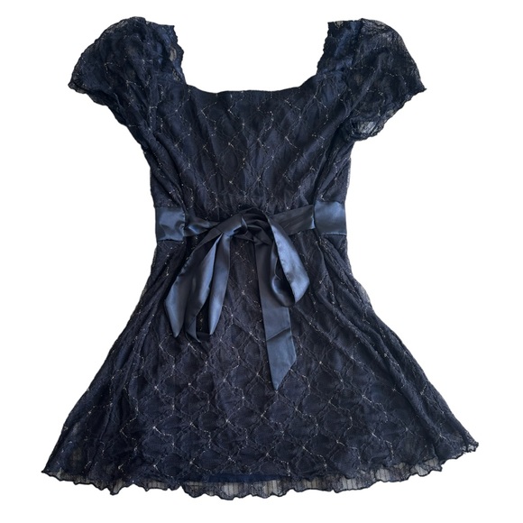 Adorable short sleeve lacy navy blue top with ties in the back! - Picture 2 of 3